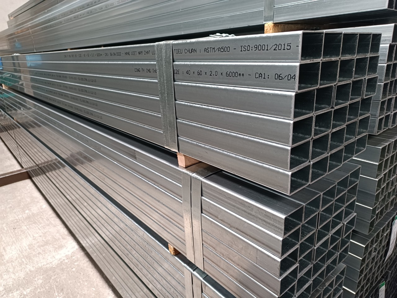 Kinh Nghiệm Chọn Th&eacute;p Hộp Vu&ocirc;ng Kh&ocirc;ng Bị Thiếu Trọng Lượng